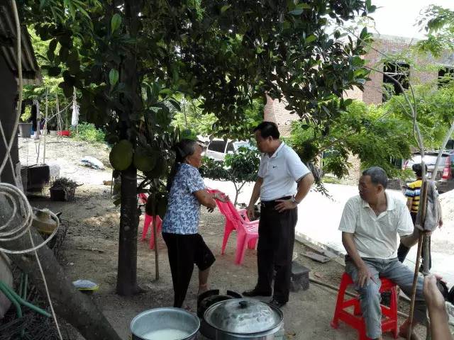 扶貧幫困暖人心—三亞百泰科技有限公司幫助貧困老人修繕家院活動報道 